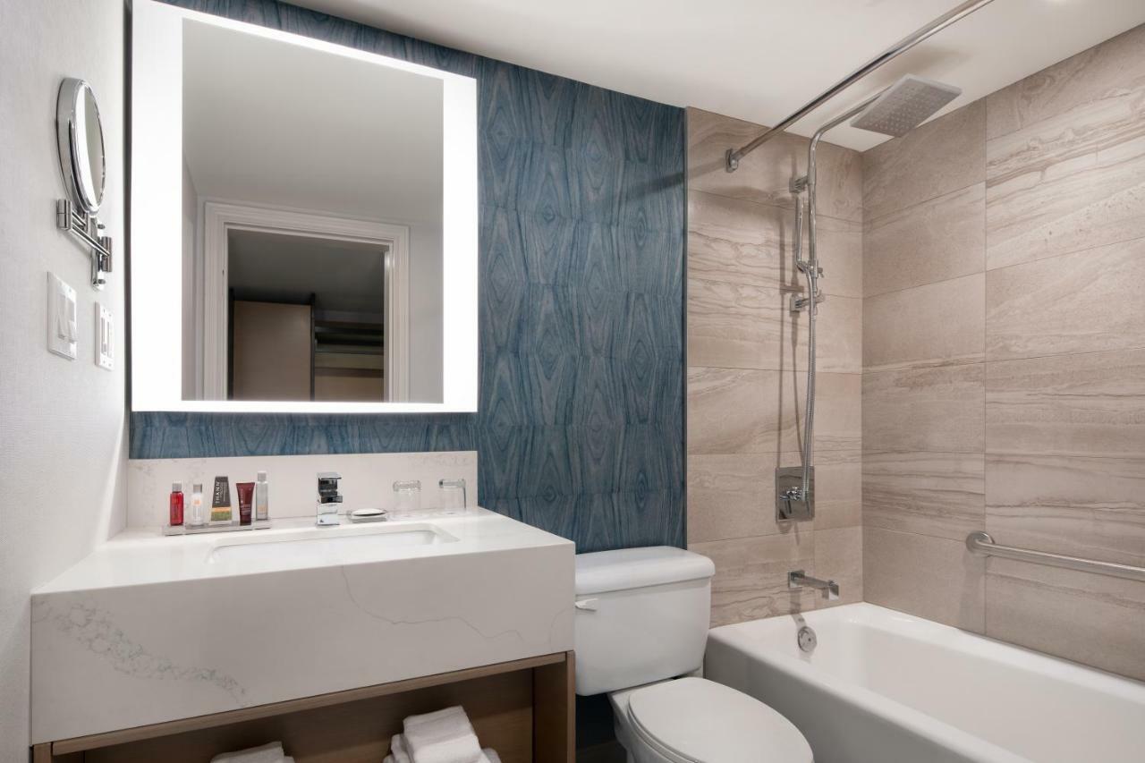 Vancouver Airport Marriott Hotel 4*